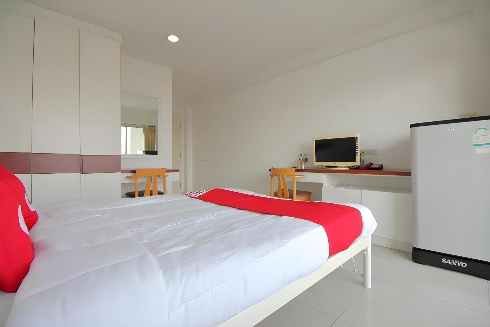 OYO 498 Ladawan Villa Bangkok Bagian luar foto