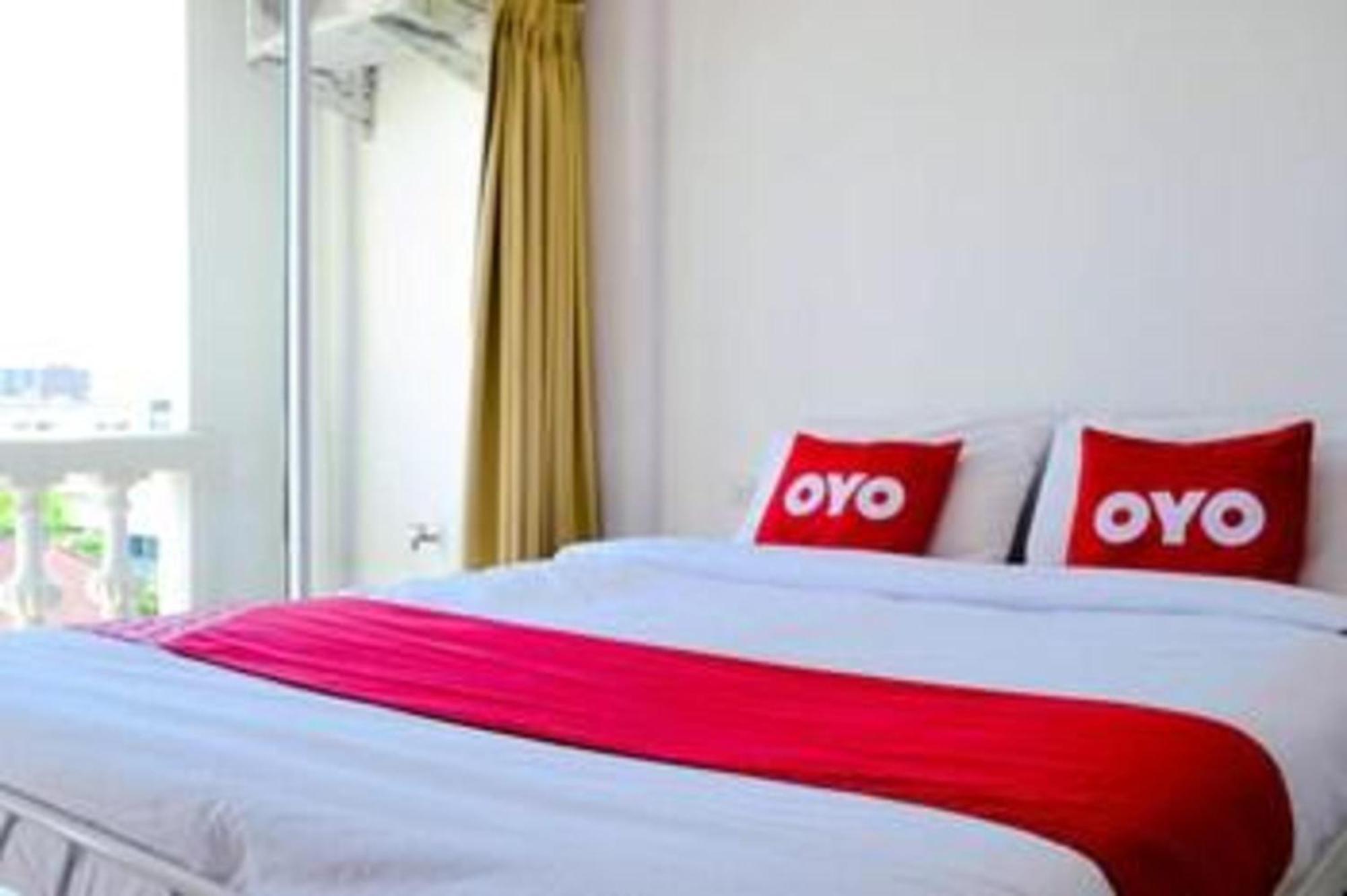 OYO 498 Ladawan Villa Bangkok Bagian luar foto