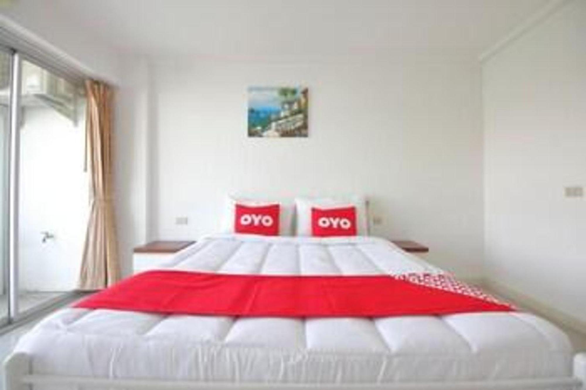 OYO 498 Ladawan Villa Bangkok Bagian luar foto