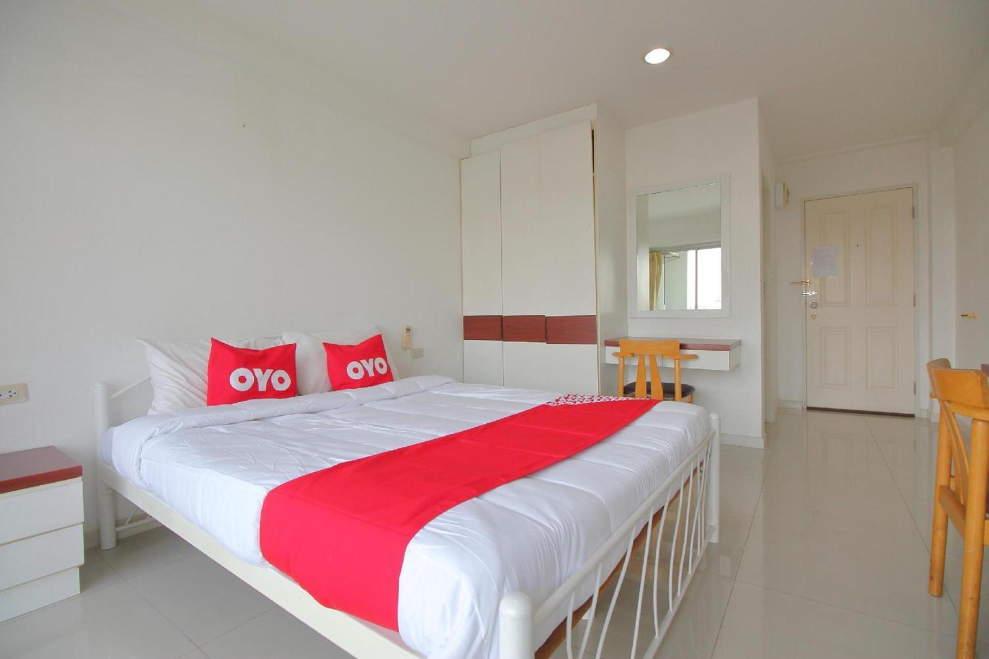 OYO 498 Ladawan Villa Bangkok Bagian luar foto