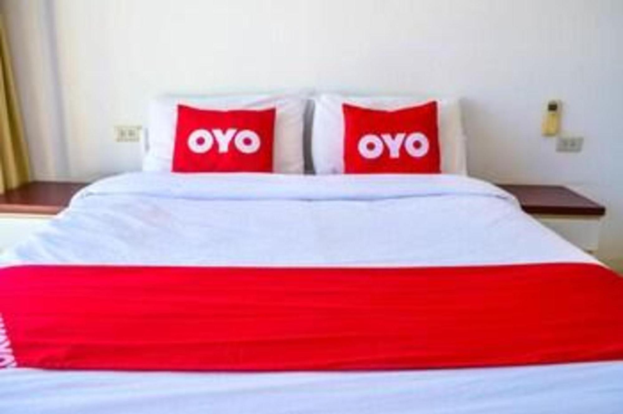 OYO 498 Ladawan Villa Bangkok Bagian luar foto