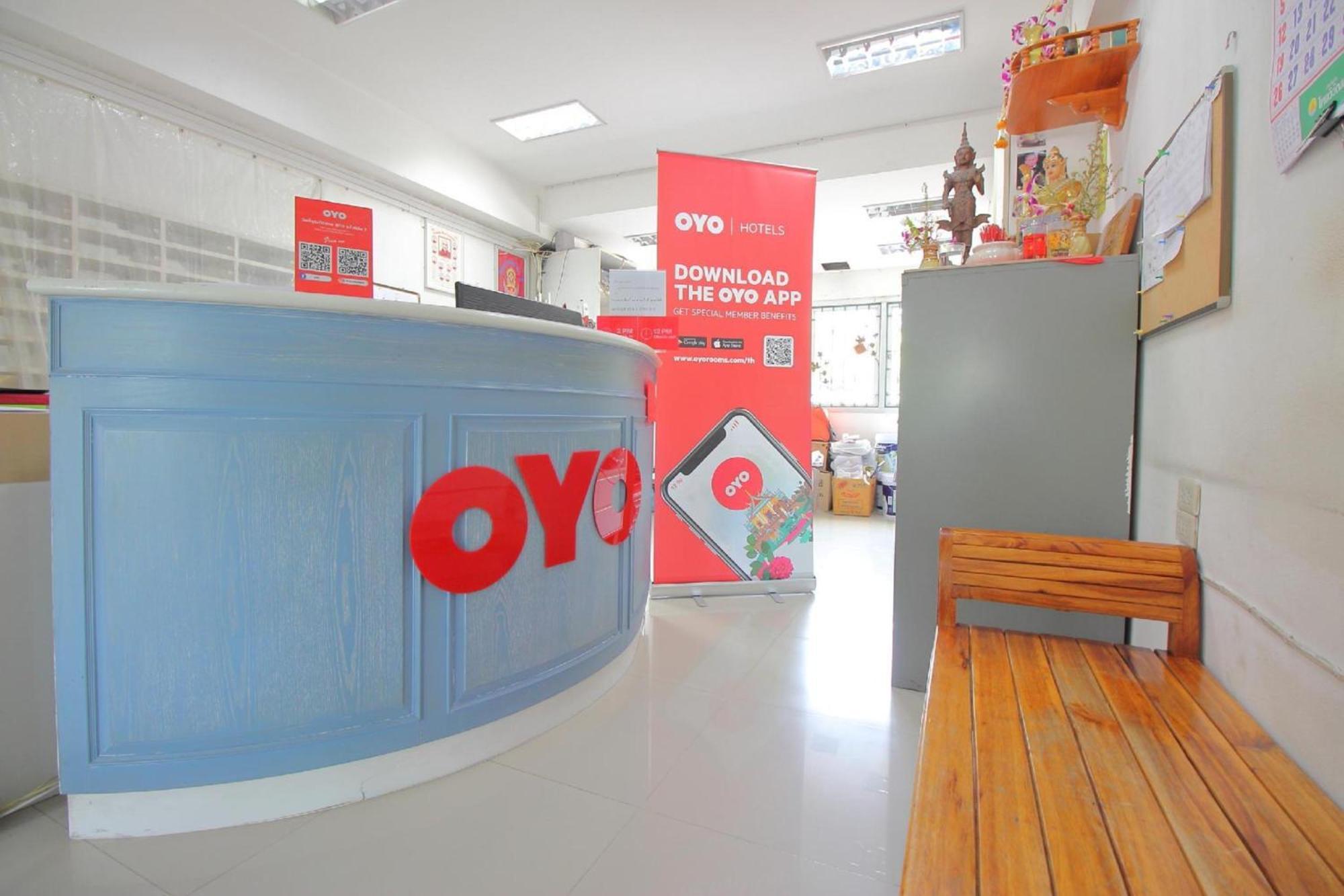 OYO 498 Ladawan Villa Bangkok Bagian luar foto