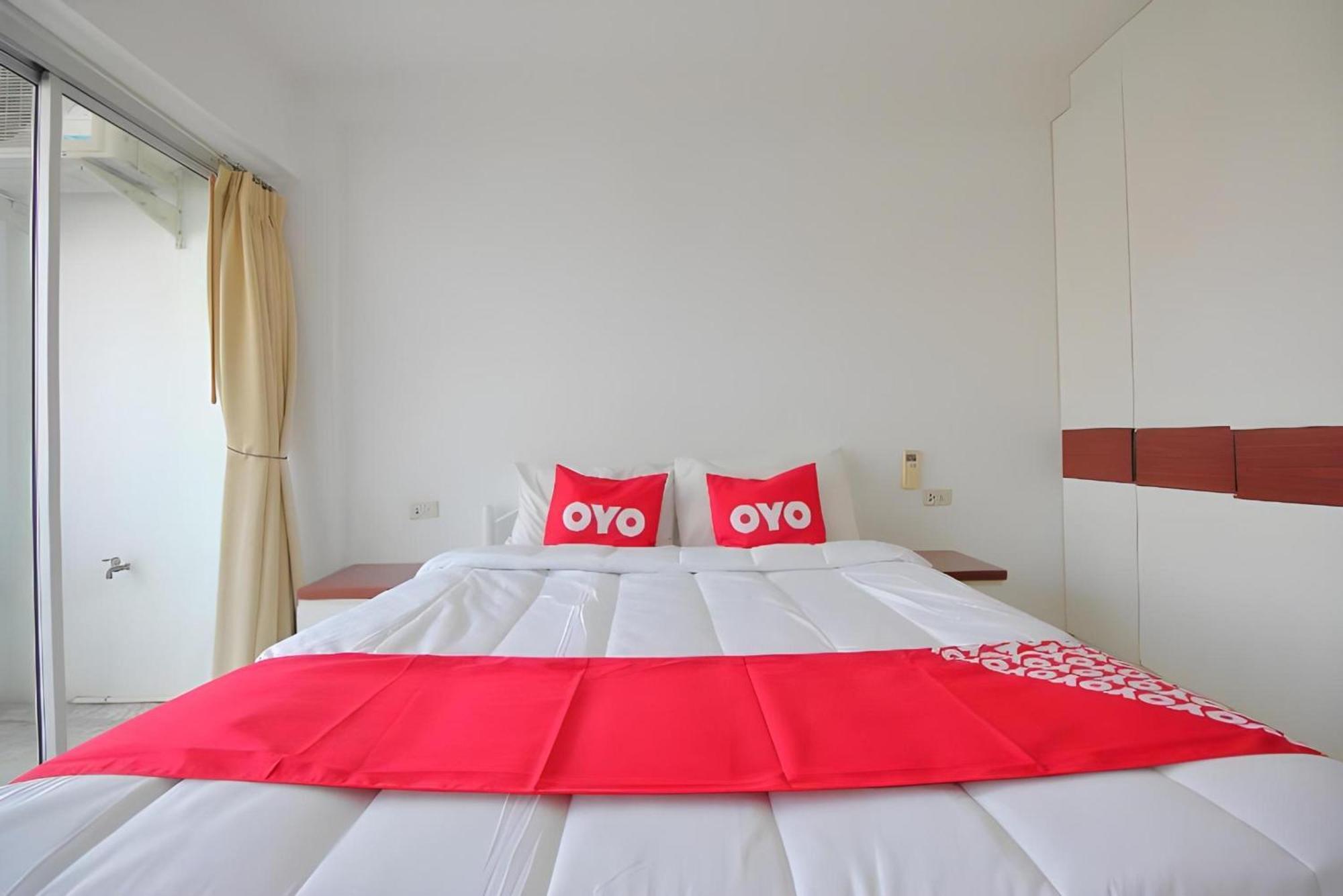 OYO 498 Ladawan Villa Bangkok Bagian luar foto