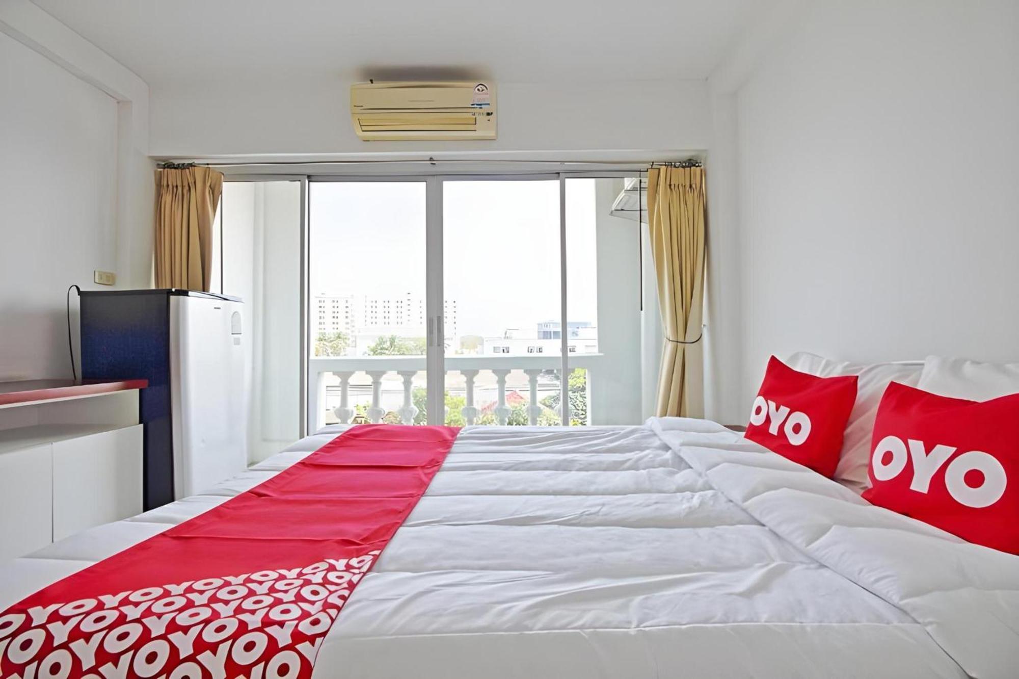 OYO 498 Ladawan Villa Bangkok Bagian luar foto