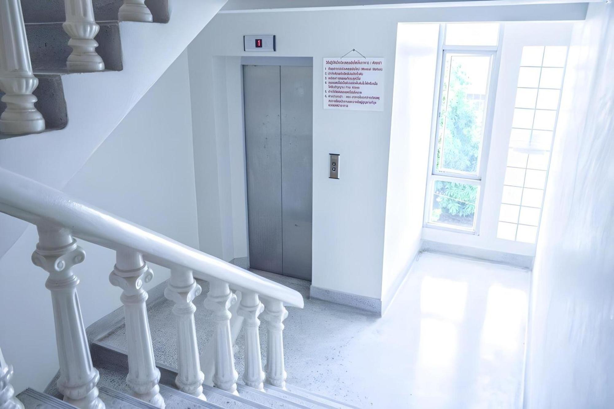 OYO 498 Ladawan Villa Bangkok Bagian luar foto