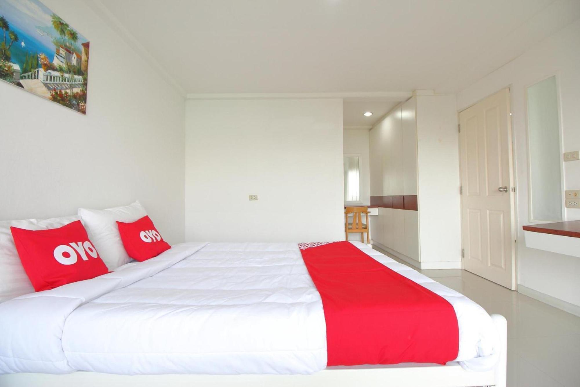 OYO 498 Ladawan Villa Bangkok Bagian luar foto