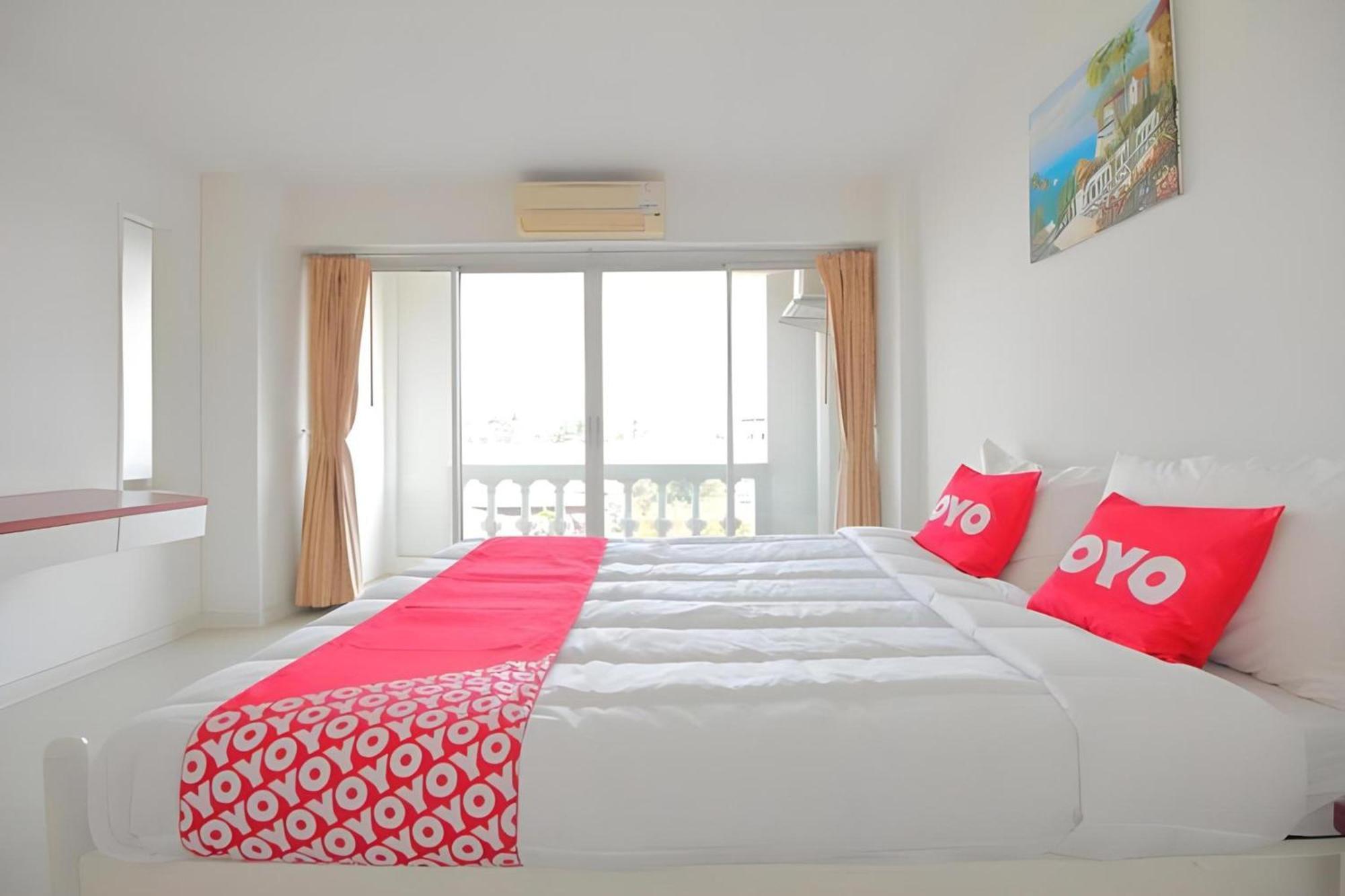 OYO 498 Ladawan Villa Bangkok Bagian luar foto
