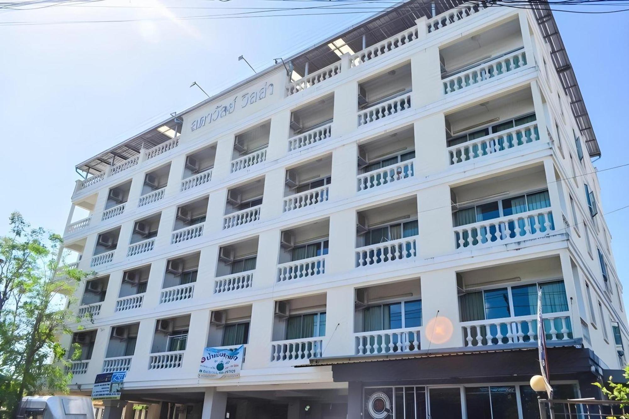 OYO 498 Ladawan Villa Bangkok Bagian luar foto