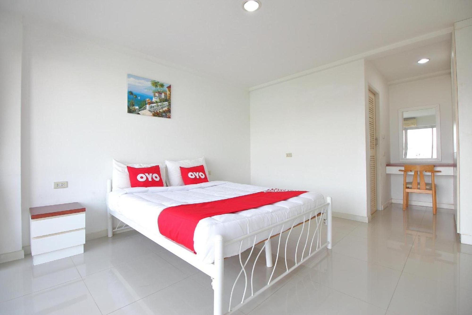 OYO 498 Ladawan Villa Bangkok Bagian luar foto
