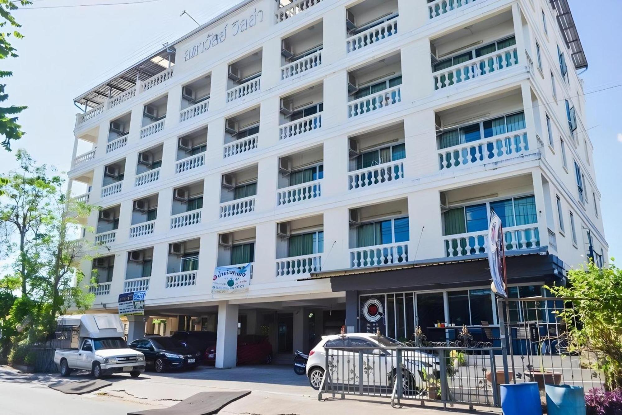 OYO 498 Ladawan Villa Bangkok Bagian luar foto