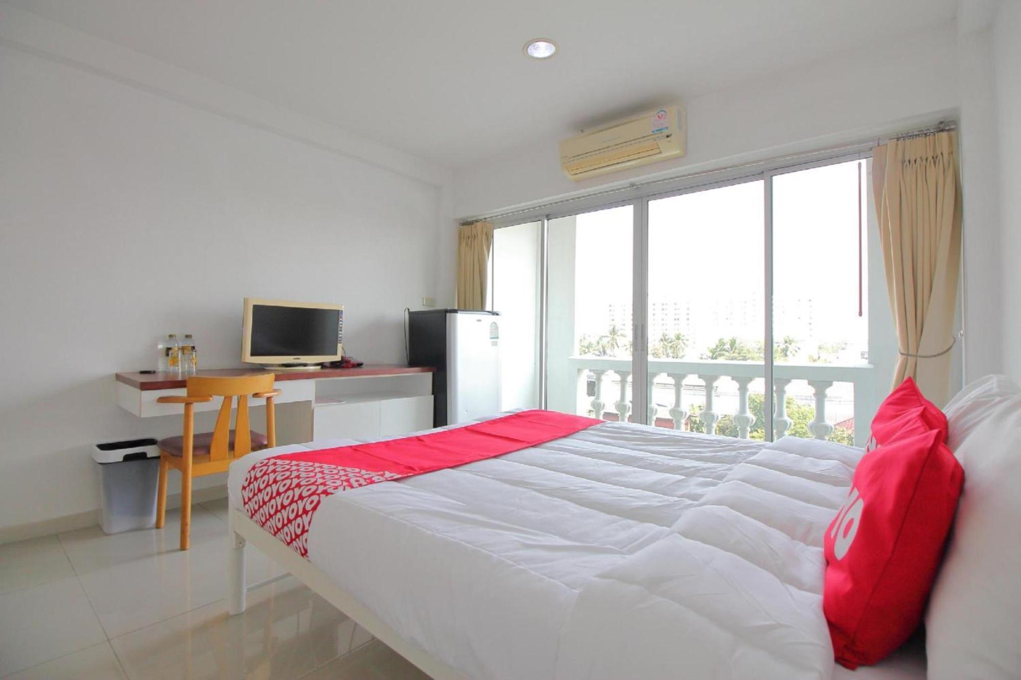 OYO 498 Ladawan Villa Bangkok Bagian luar foto