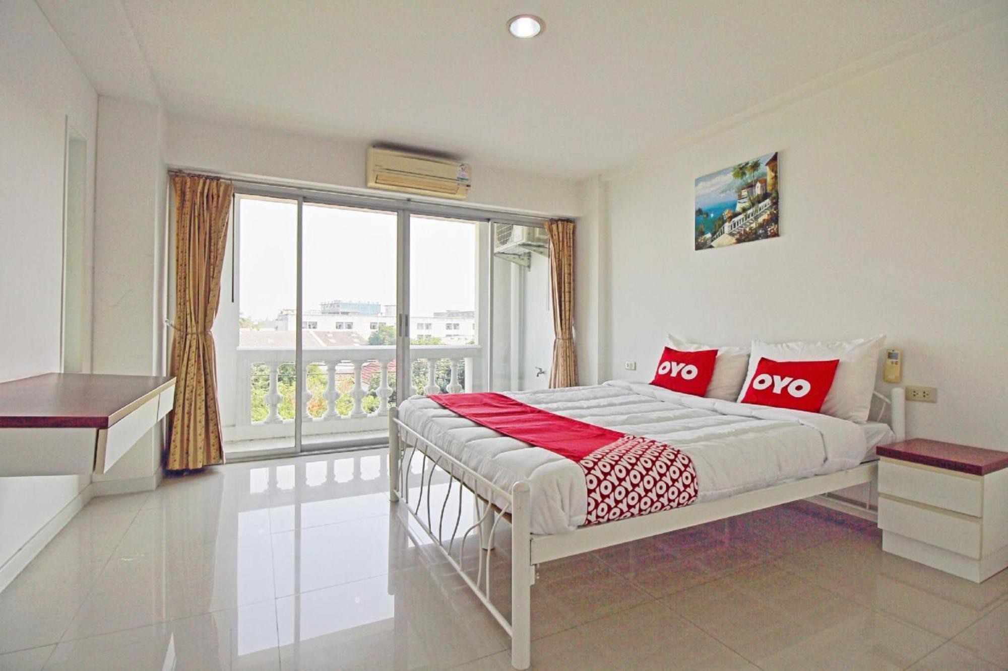 OYO 498 Ladawan Villa Bangkok Bagian luar foto